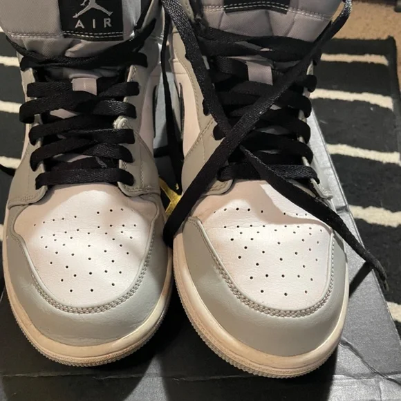 Air Jordan 1 Mid ‘Smoke Grey